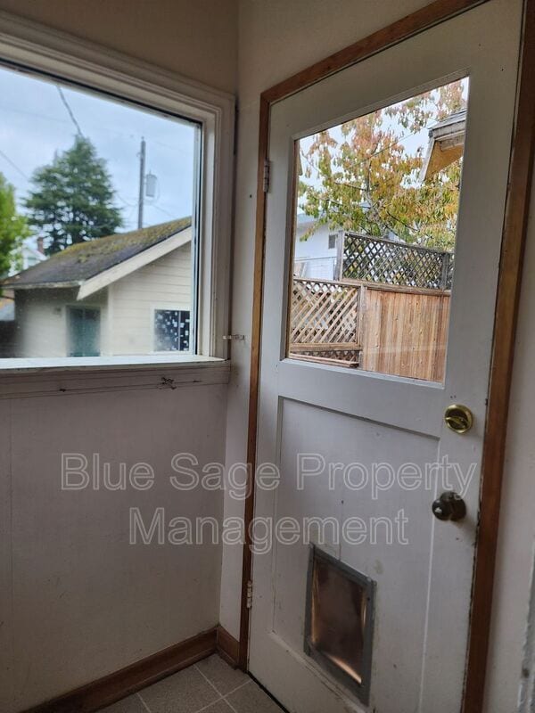 Building Photo - 137 W 13th St