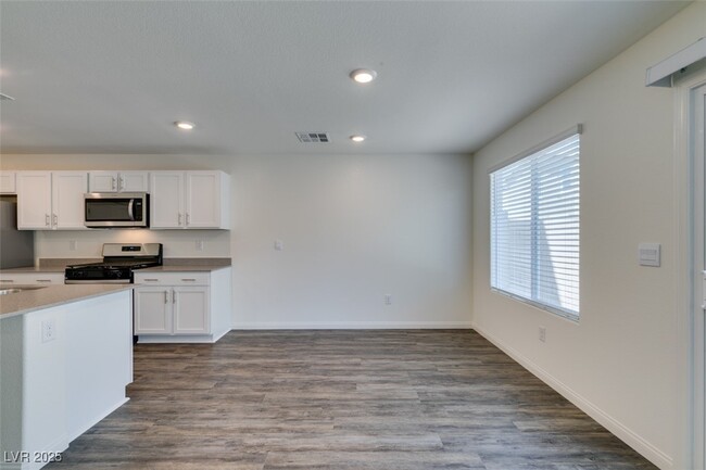 Building Photo - 2646 Snapdragon Fls Ave