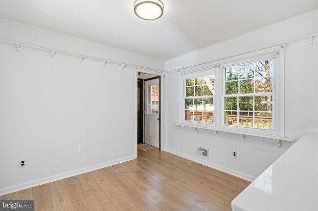 Building Photo - 218 Holly Ave