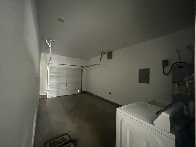 Building Photo - 8218 Casa Verde Rd