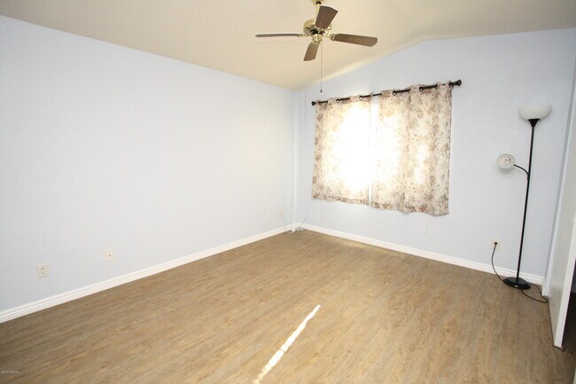 Building Photo - 2683 W Fanbrook Rd
