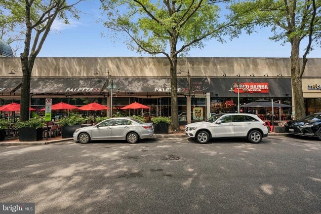 Building Photo - 3013 S Columbus St