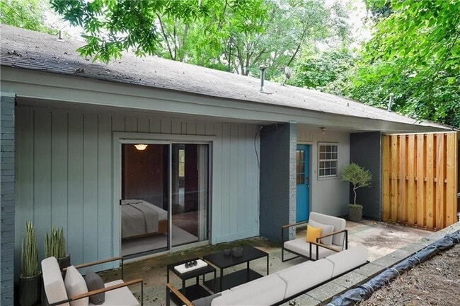 Building Photo - 326 Mathews Ave NE