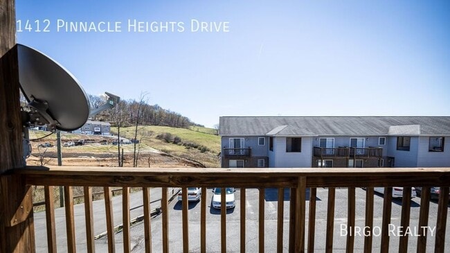 Building Photo - Move in Special! First Month's Rent is Fre...