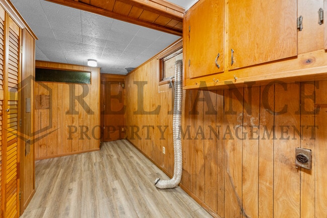 Building Photo - 440 S Osage St
