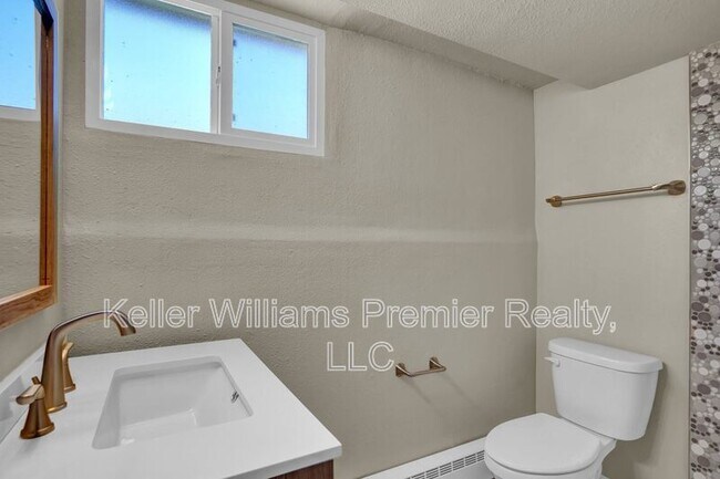 Building Photo - 730 North Meade Ave