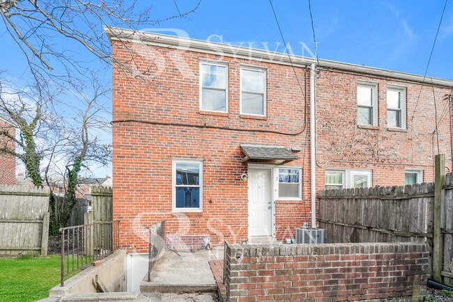 Building Photo - 8504 Willow Oak Rd