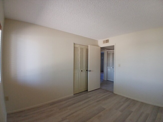 Building Photo - 3515 E Cortez St