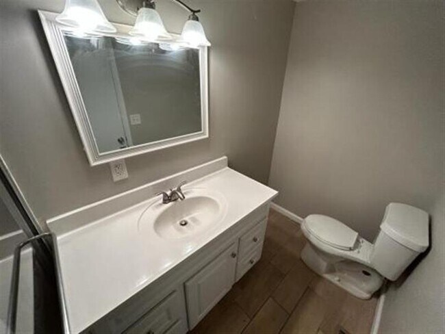 Building Photo - CLEVELAND