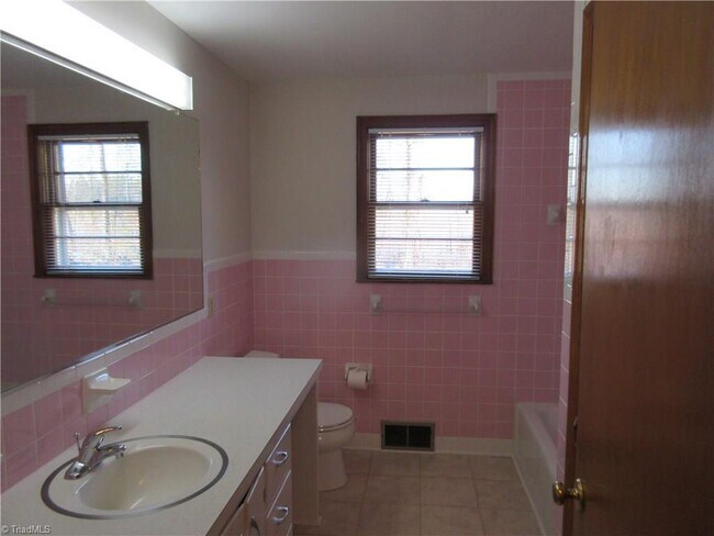 Building Photo - 2 Bed, 2 Bath Home for Rent in Advance