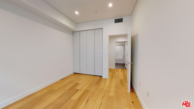 Building Photo - 938 Orange Grove Ave