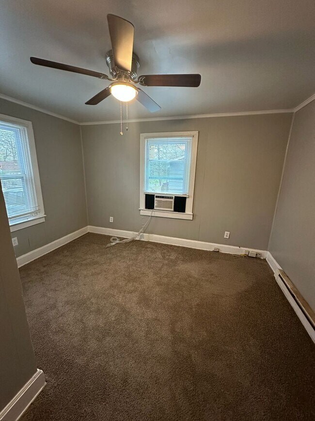 Building Photo - COMING SOON! SPACIOUS 2 Bedroom House! DEPOSIT-FREE Renting option thru OBLIGO! Deposit Alternati...