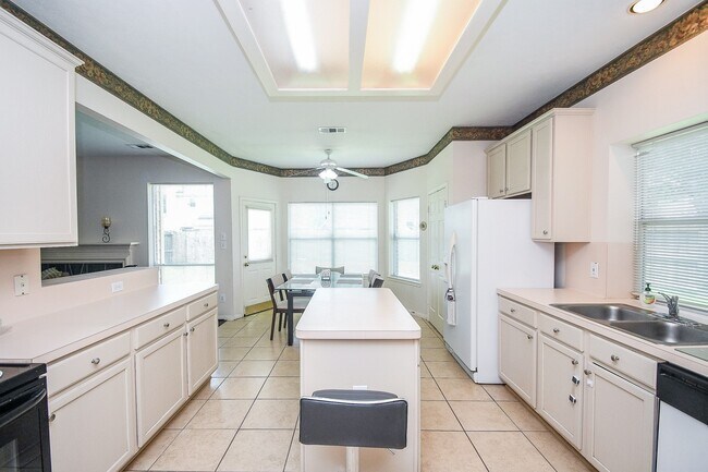 Building Photo - 15715 Brookwood Lake Pl