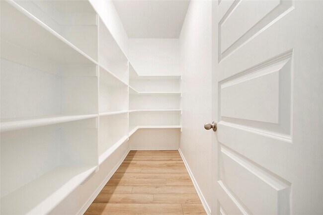 Building Photo - 1605 Katharina Ave