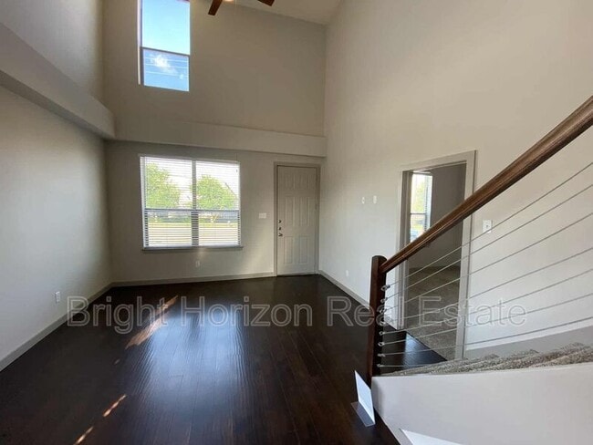 Building Photo - 3629 Valley Vista Dr
