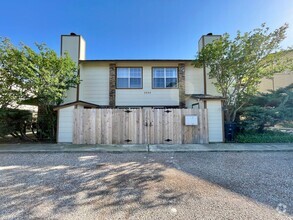 Building Photo - 3004 Chaucer Dr