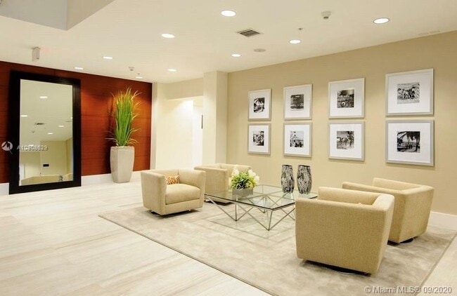 Building Photo - 1861 NW S River Dr