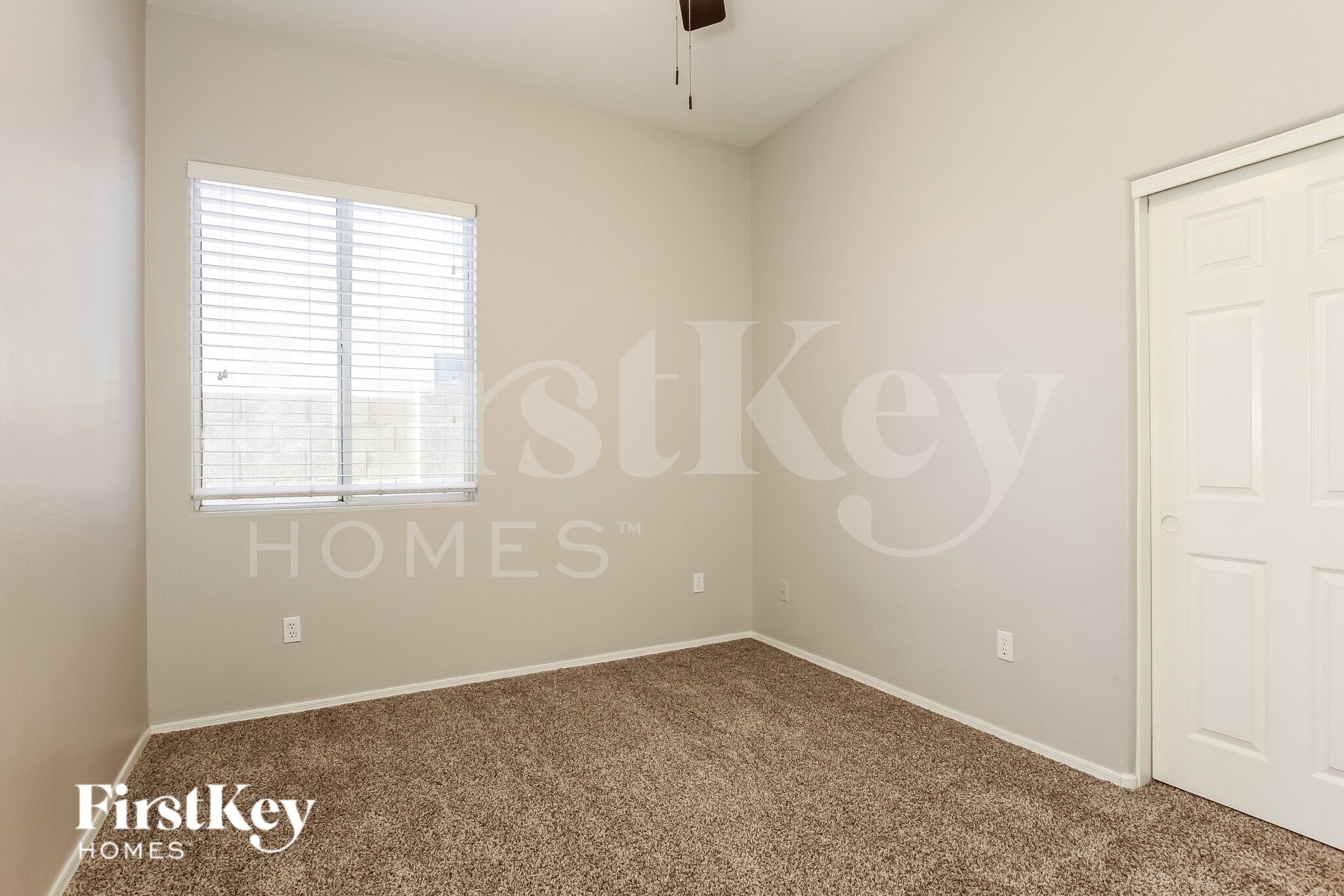 Building Photo - 13702 W Tara Ln