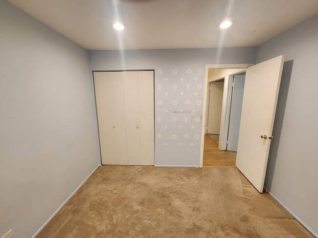 Building Photo - 1102 Hinswood Dr