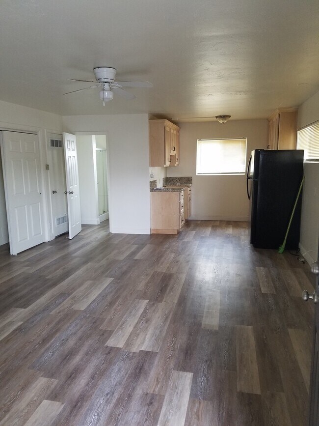 Building Photo - 518 Needham St