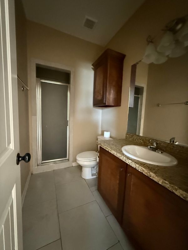 Building Photo - 2713 E Eisenhower Ave