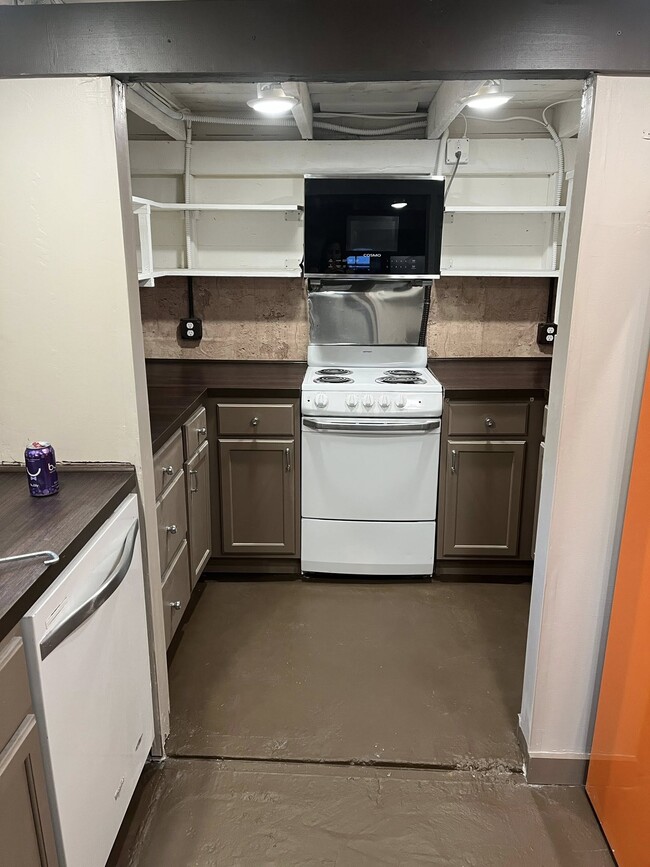 Building Photo - 843 SW 116th St