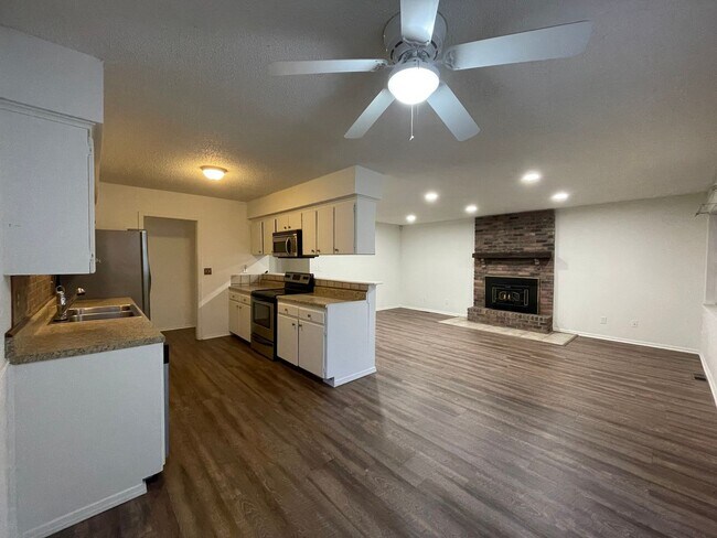 Building Photo - Beautifully Maintained Single-Level Home