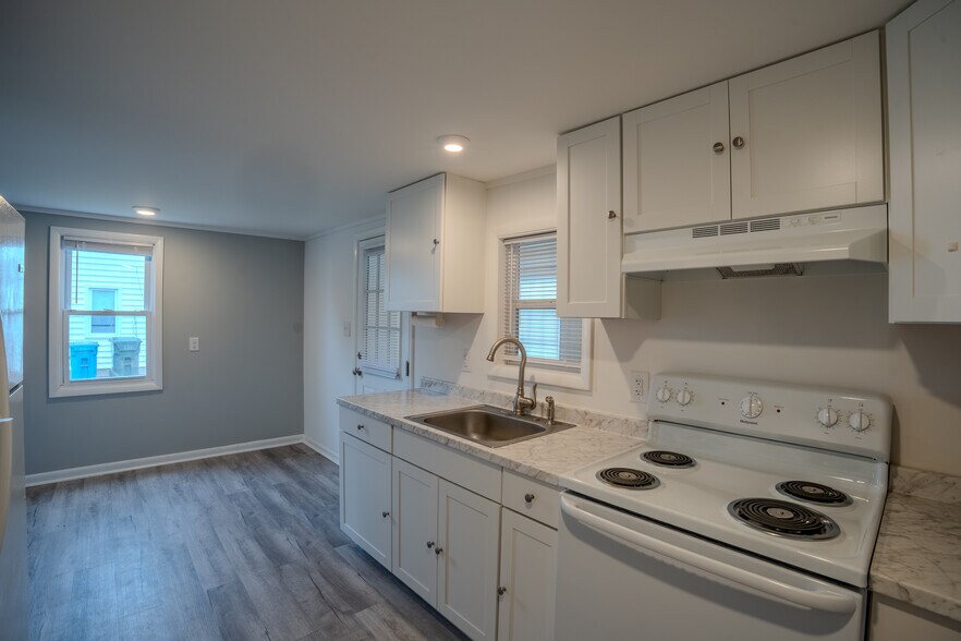 Building Photo - 152 Calvert St