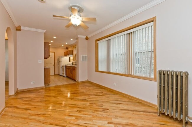 Building Photo - 3 bedroom in Chicago IL 60645