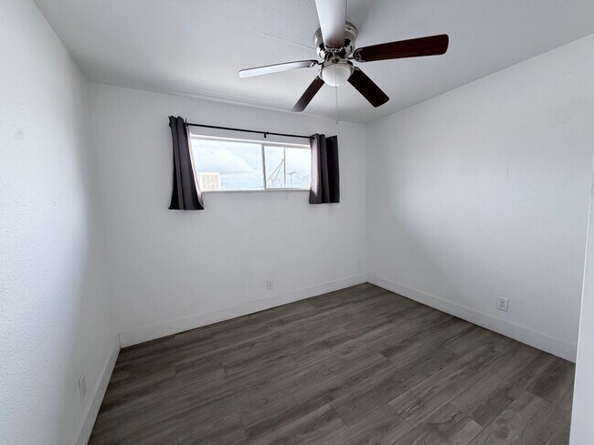 Building Photo - Upstairs Apartment