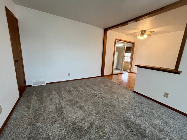 Building Photo - 2 Bed East Side Ranch with Partly Finished Basement!