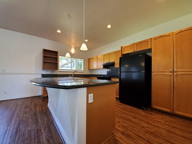 Building Photo - For Rent | 4 Bedroom, 3 Bathroom house with 2 Car Garage