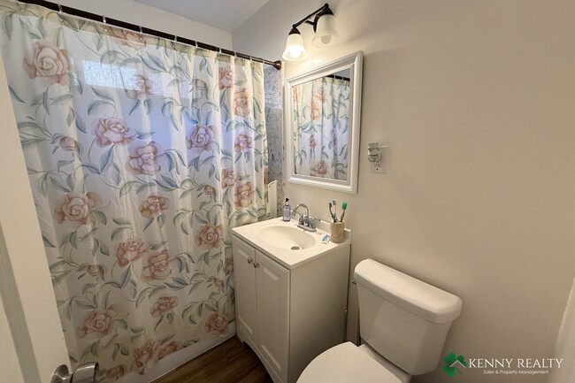 Building Photo - 3-Bedroom, 1-Bathroom Home with Large Yard & Garage in South San Francisco