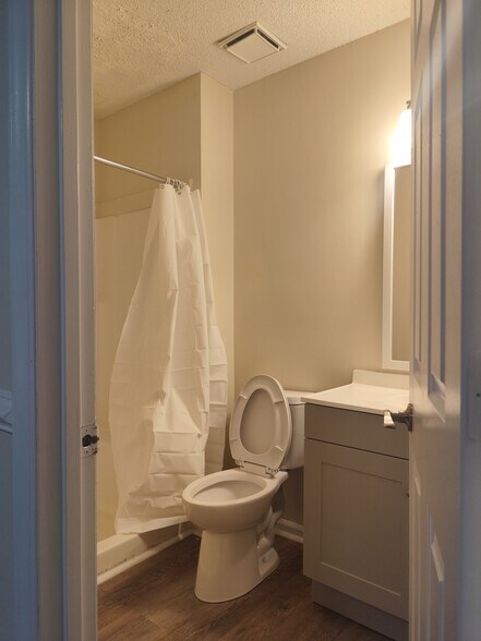 Building Photo - 306 76th Ave N