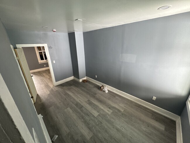 Building Photo - 804 W Mulberry St