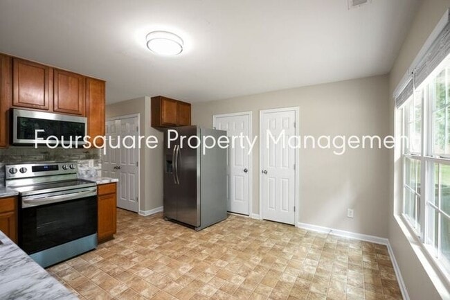 Building Photo - 4-Bed Single Family Home with Open Layout,...
