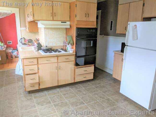 Primary Photo - TEELE SQ 2BR * Parking Included - All Util...