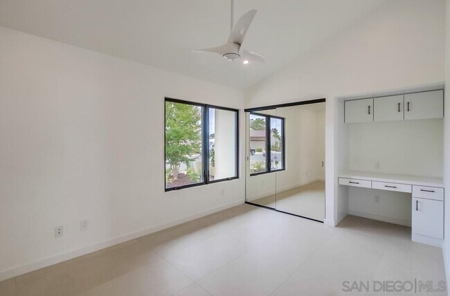Building Photo - 14066 Crest Way
