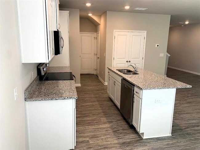 Building Photo - 123 Millers Ln