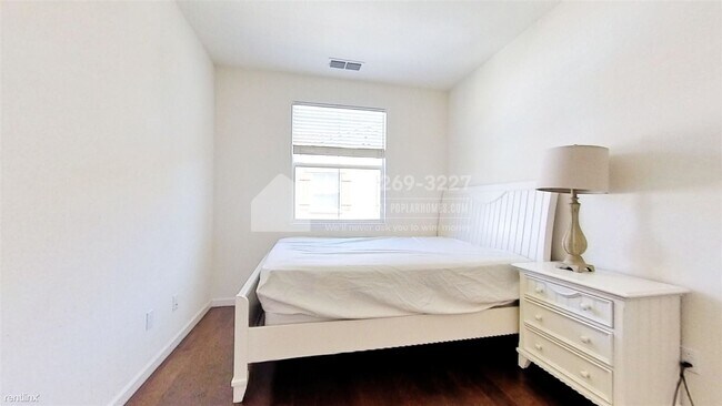 Building Photo - 3 br, 3 bath Townhome - 602 Cedarville Ln -