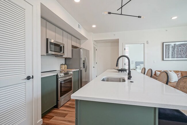 Building Photo - 1301 Bainbridge St