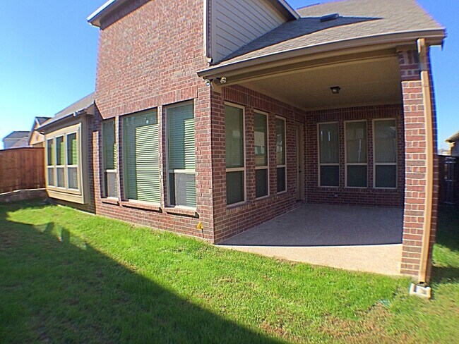 Building Photo - 5 Bdrm/4 Bath / Media Room/ 3300 SF In North Carrollton/Brick And Stone Facade