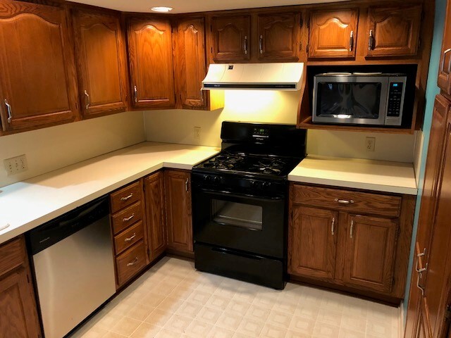 Kitchen - 3660 N Mccord Rd