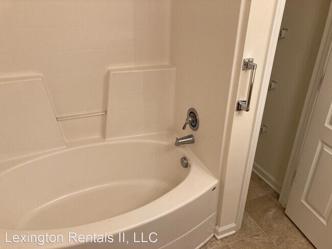 Building Photo - 3 br, 2.5 bath House - 118 Lexington Place