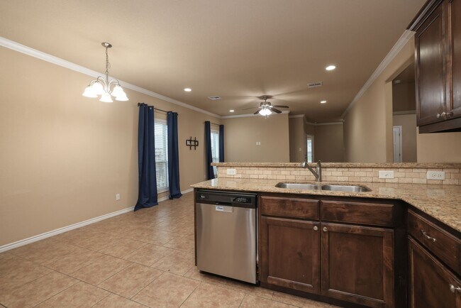 Building Photo - 3110 Claremont Dr