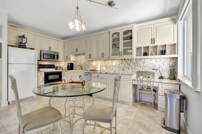 Building Photo - 353 S US Hwy 1