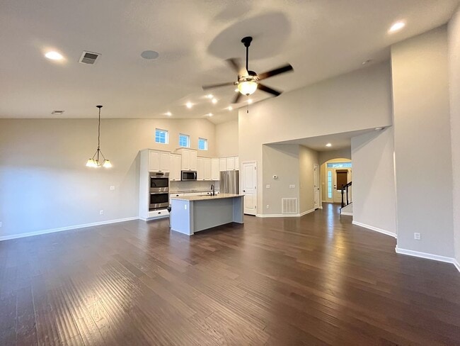 Building Photo - Stylish 3-Bed Home with Bonus Room & Private Backyard