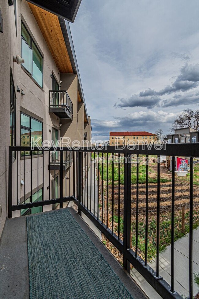 Building Photo - 2876 W 53rd Ave