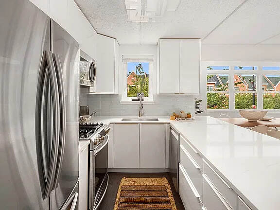 Building Photo - 6 Renaissance Ct