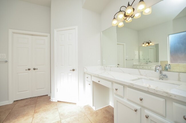 Building Photo - 4315 Village Forest Dr